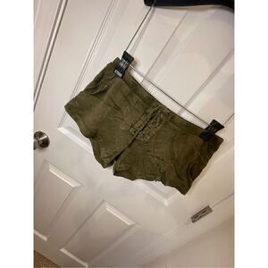 Chasor women’s shorts medium NWT army green